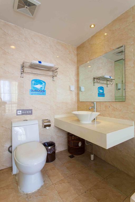 7Days Inn Wuzhou South Railway Station Cangwu Стая снимка