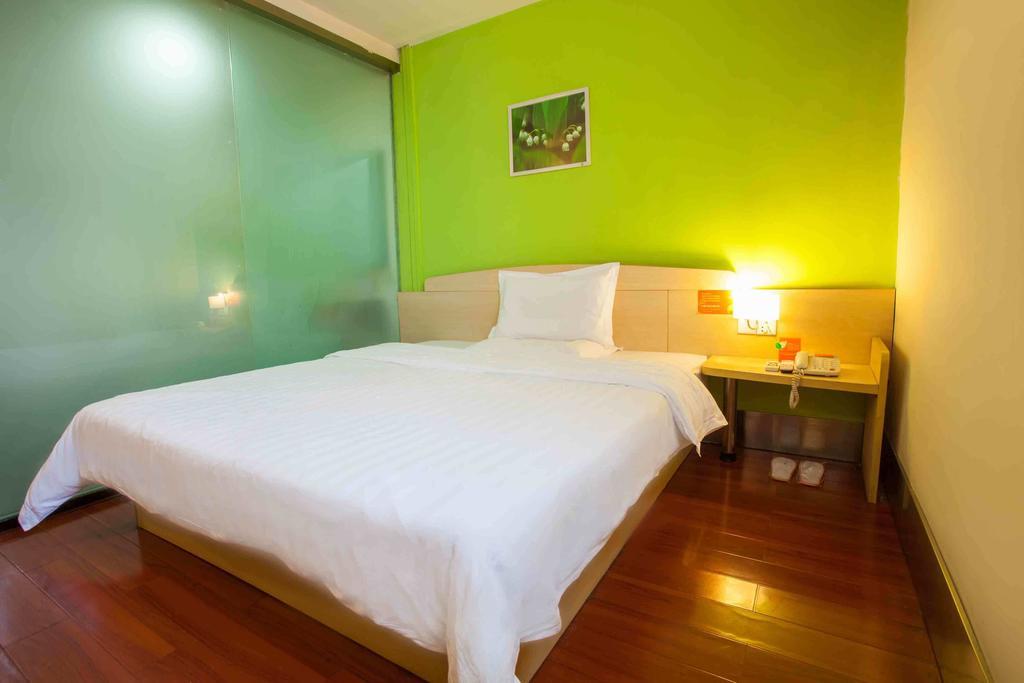 7Days Inn Wuzhou South Railway Station Cangwu Стая снимка