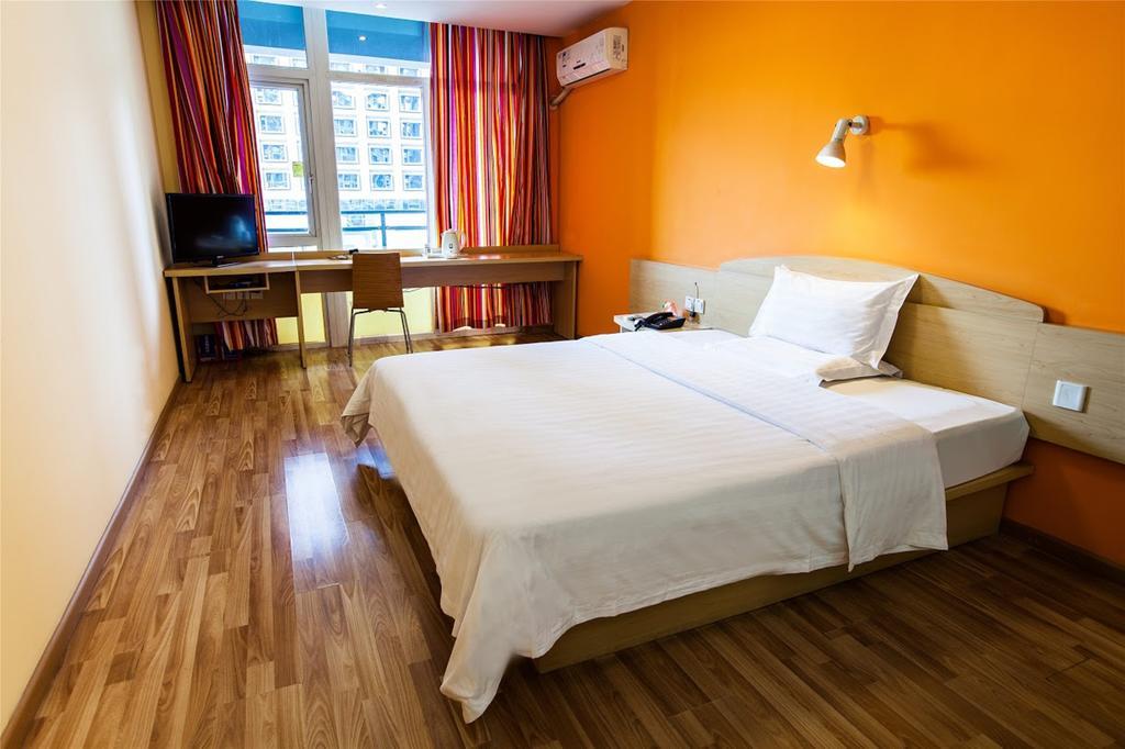 7Days Inn Wuzhou South Railway Station Cangwu Екстериор снимка