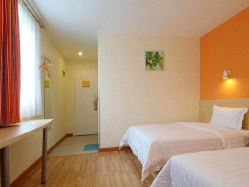 7Days Inn Wuzhou South Railway Station Cangwu Екстериор снимка